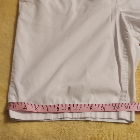 Liz Claiborne Womans Cotton White Flat Front Shorts 4 Pockets - Picture 8 of 10